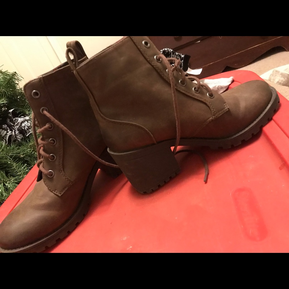 H&M divides boots